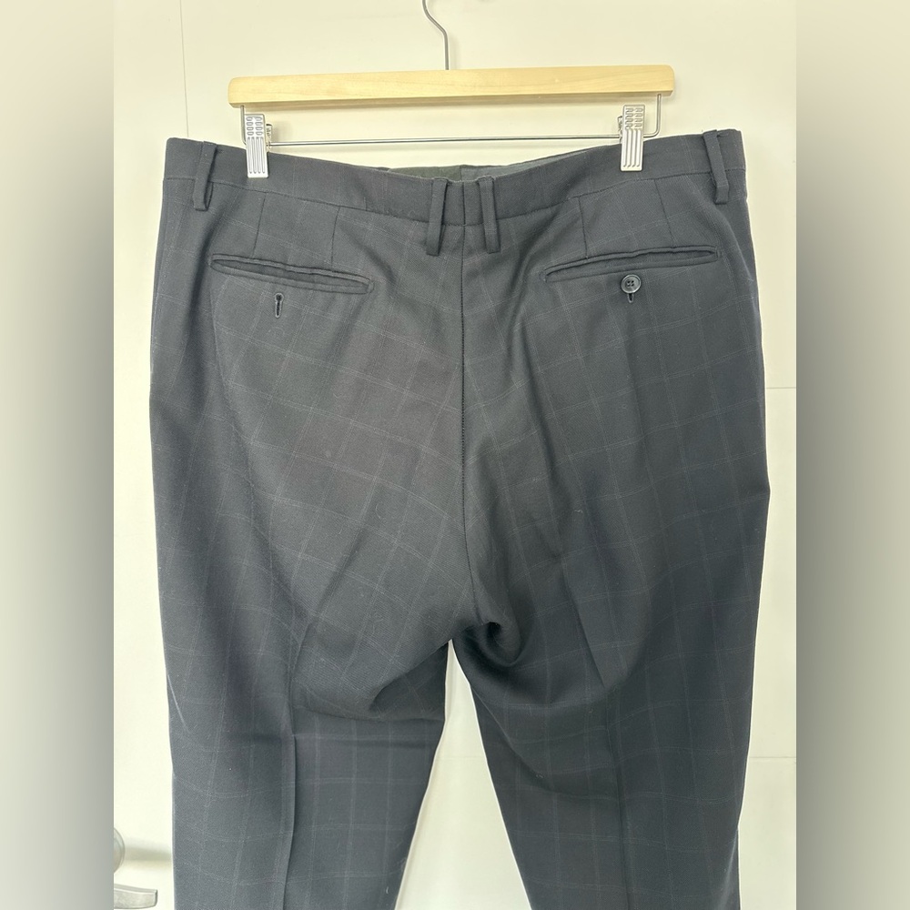 Dolce & Gabbana 100% Virgin Wool Designer Suit | Subtle Checkered Pattern - Picture 16 of 17